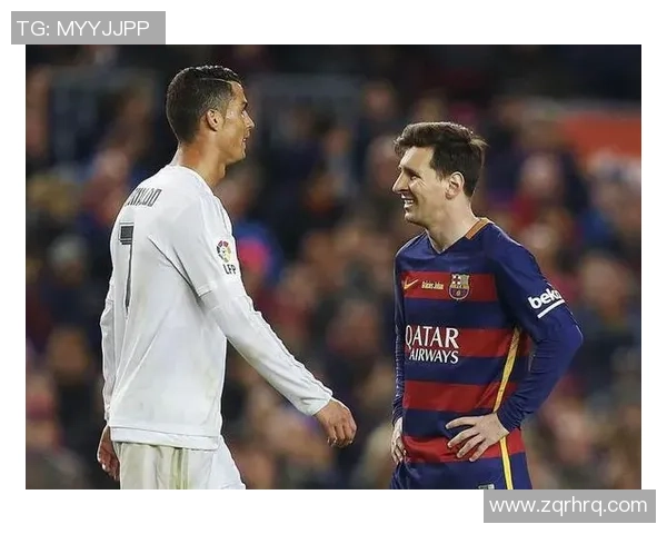 脚踩足球的传奇球星们：从梅西到C罗的技艺与风采解析