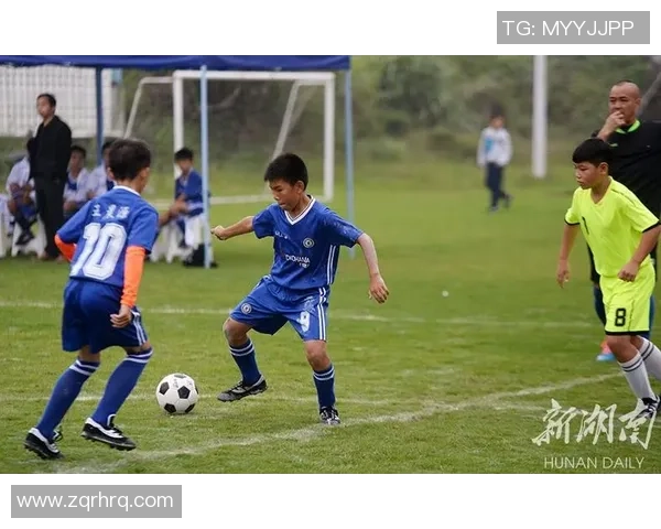 速写足球明星:从绿茵场上的技术大神到场外的魅力人生 速写足球明星:从绿茵场上的技术大神到场外的魅力人生
